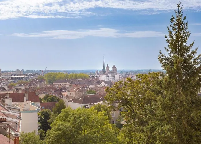 Le Skyline Appartement Lumineux , Vue Imprenable, Calme , Pk