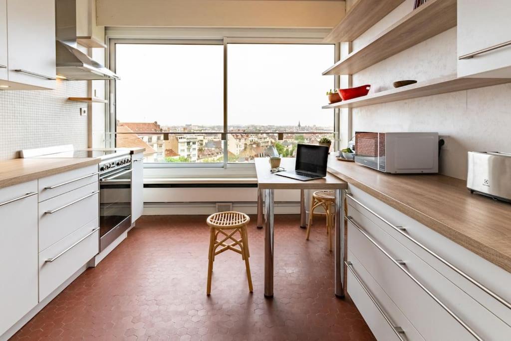 Le Skyline Lumineux , Vue Imprenable, Calme , Pk Appartement