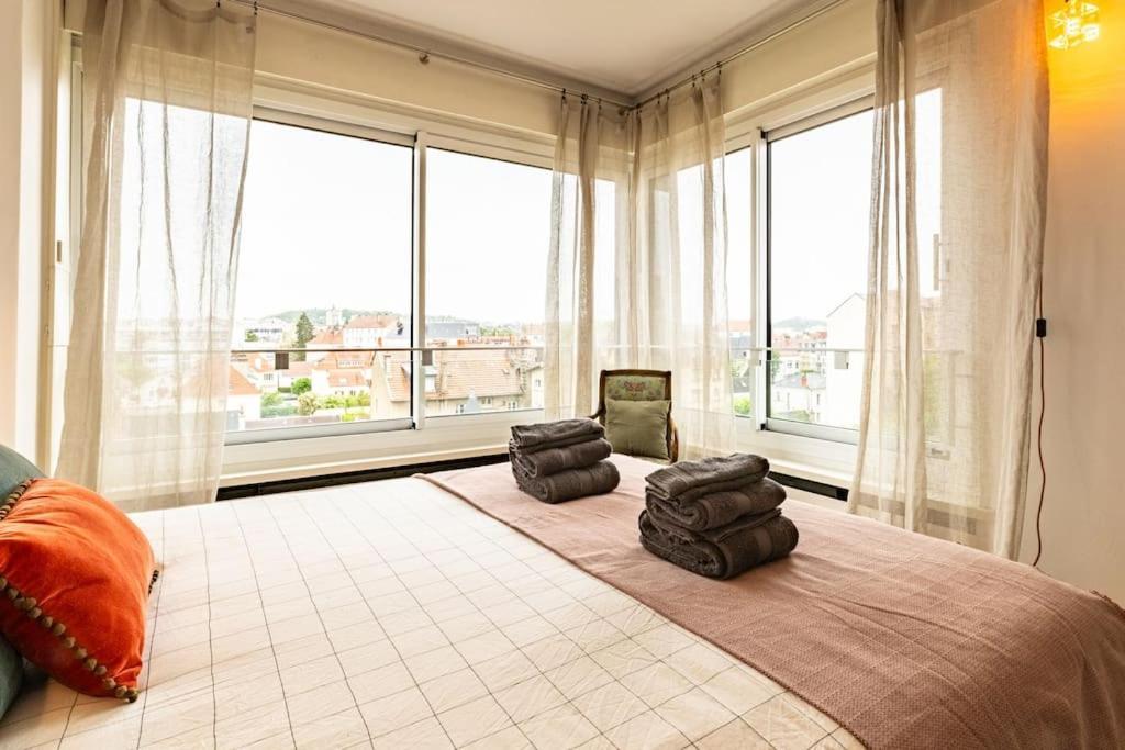 Le Skyline Lumineux , Vue Imprenable, Calme , Pk Appartement *