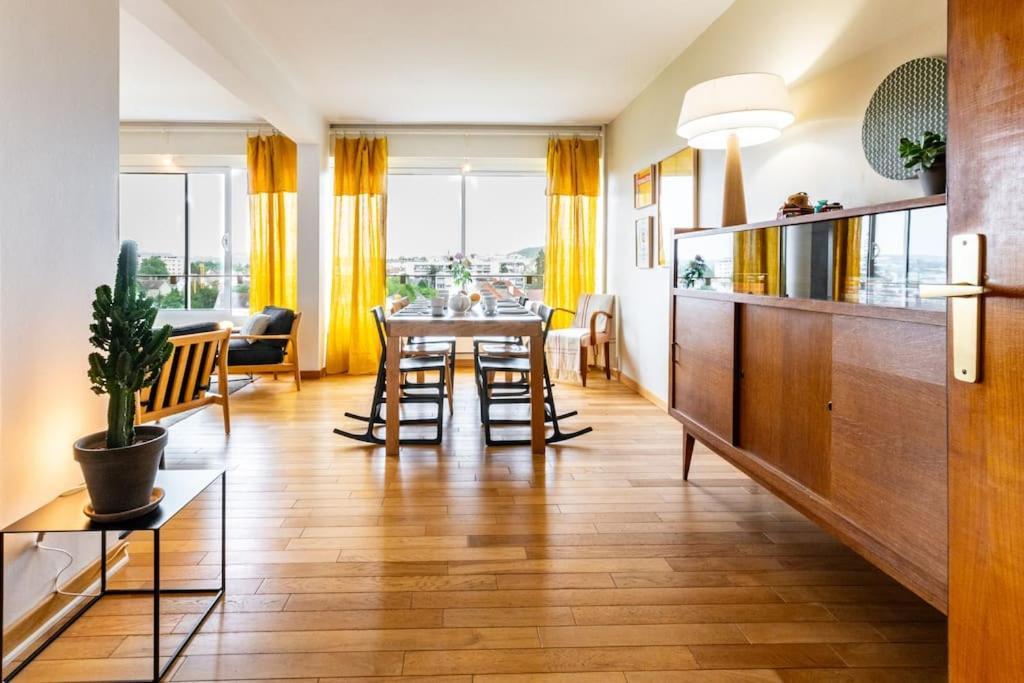 Appartement Le Skyline Lumineux , Vue Imprenable, Calme , Pk *